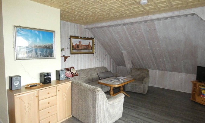 Wesenberg Apartment | Ferienwohnung mit Balkon - Ferienwohnung mit Balkon + Zweibettzimmer