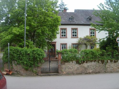 Neumagen-Dhron Apartment | Ferienwohnung Mit Garten Und Parkplatz