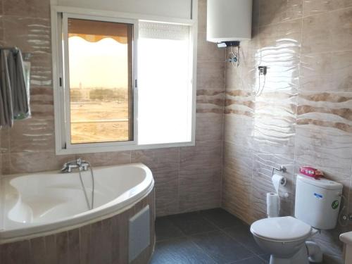 Cite Al Mohammadi Apartment | Ferienwohnung mit Stadt-und Meersicht
