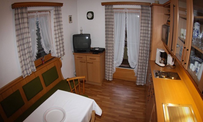 Gmain Apartment | Ferienwohnung Nr. 1 für 1-2 Pers., ca. 40 m², Schlafzimmer, Wohnküche, Balkon, zusätzl. Schlafsofa