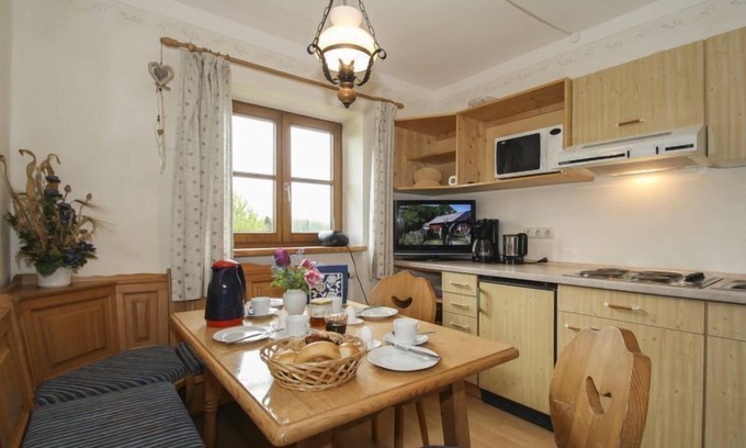 Kirchanschoring Apartment | Ferienwohnung Regina, 55 qm, 2 Schlafzimmer, 2 Duschen, 4 Betten und Kinderbetten, Nichtraucher