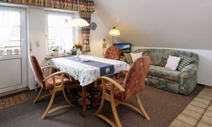Carolinensiel Apartment | Ferienwohnung Schwalbennest - Landhaus Wilma