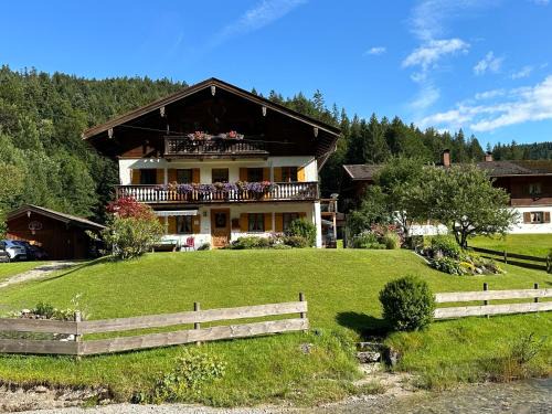 Kreuth Apartment | Ferienwohnung Sennhofer