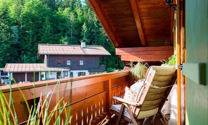 Blindau Apartment | Ferienwohnung Waldidyll, 32 qm mit Balkon und Blick Über den Bergwald