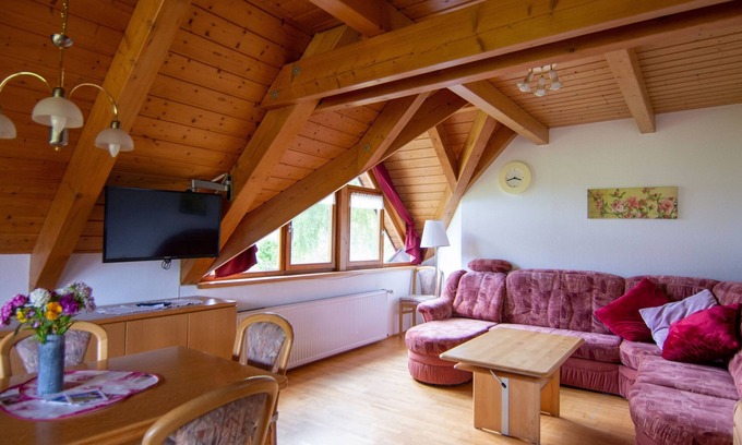 Oberreichenbach Apartment | Ferienwohnung Weiherblick, 45qm, 1 Schlafzimmer, max. 4 Personen