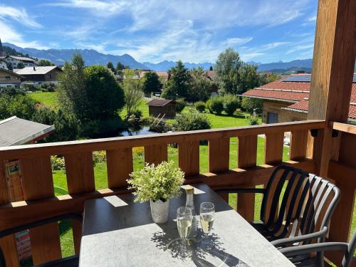 Burgberg Apartment | Ferienwohnung Weiherblick