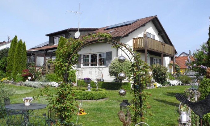 Riedenburg Apartment | Ferienwohnung Wiese