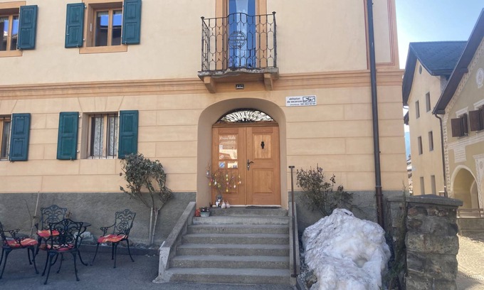 Sent Apartment | Ferienwohnungen Chasa Werro by Interhome