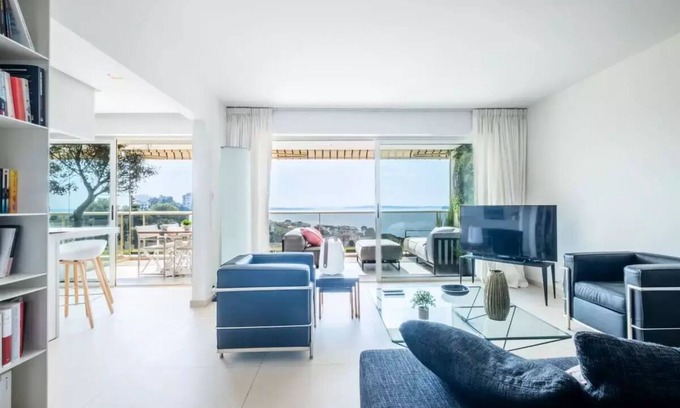 Cannes La Bocca Apartment | Ferienwohnungen für 4 Personen