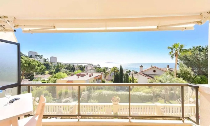 Cannes La Bocca Apartment | Ferienwohnungen für 3 Personen