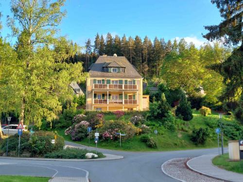 Bad Elster Apartment | Ferienwohnungen Villa Goldbrunnen