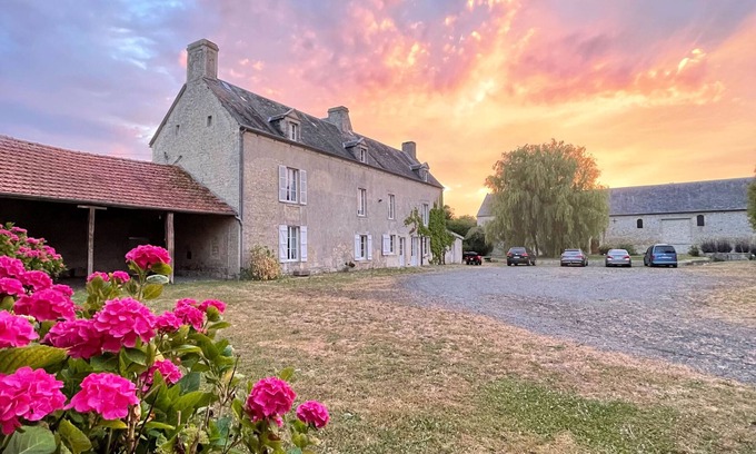 Formigny House | Ferme fortifiée d Enguenard