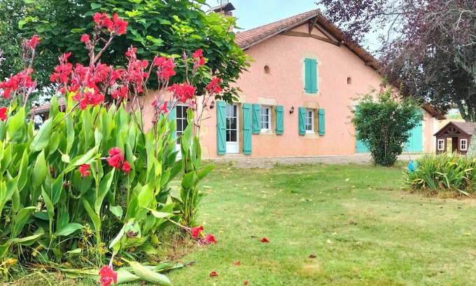 Larbey House | Ferme Rénovée Tout Confort à la Campagne