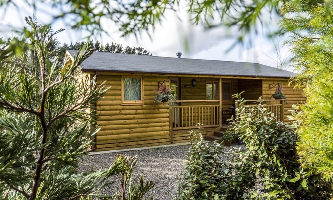 St. Florence Ski Chalet | Fern Lodge - 2 Bedroom Log Cabin - Saint Florence