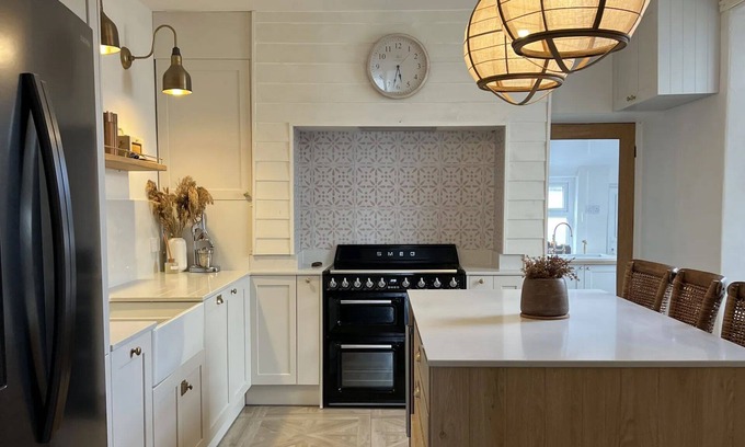 Rhosneigr House | Fern Lodge Light by Birch Stays