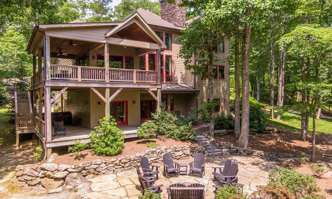 Blowing Rock House | Fern Ridge Lodge - Hiking and Lake Fishing, Hot Tub, Game Room, and More