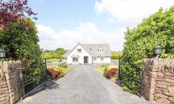 Kilgobnet Cottage | FERN VIEW HOUSE, family friendly in Beaufort, County Kerry