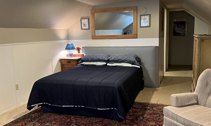 Milford Apartment | Fernwood Guesthouse Highview Room, private entrance, near Dreams Pk, Arnold Lake