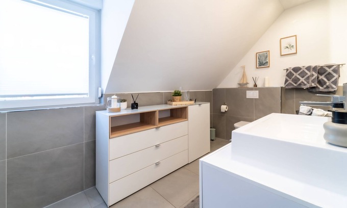 Emden Apartment | Fewo am Schwanenteich mit Dachterrasse