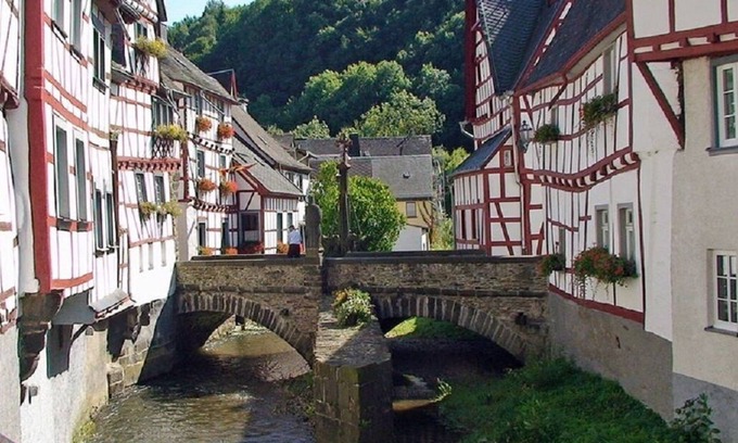 Kottenheim Apartment | Fewo Gabriele - Dream trails Eifel, Monreal, Laacher See, Burg Eltz, Rhine & Moselle
