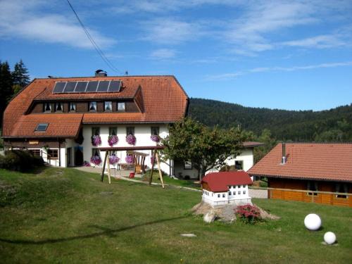 Wittenschwand Apartment | Fewo im DG mit 2 DZ 2 DUWC, 4 Pers