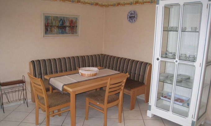 Eckwarden Apartment | Fewo Seestern, Dusche, WC, 2 Schlafräume - Ferienwohnungen Addicks