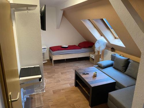 Plauen Apartment | FeWo WIEKO Plauen Leibnizstr. H3, DG links