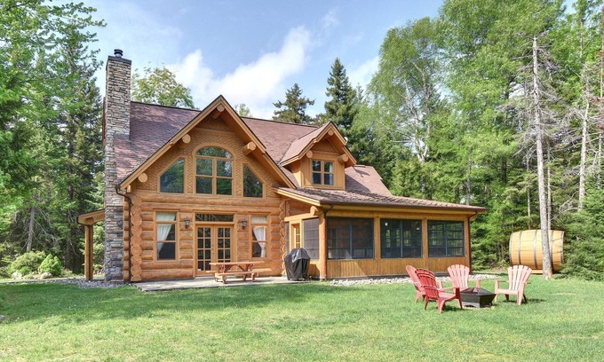 Fiddler Lake Resort Ski Chalet | Fiddler Lake Cottage #25 - Charming Bear
