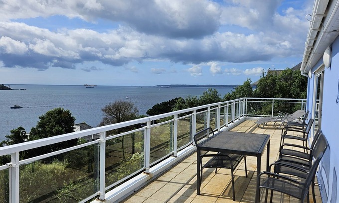 St. Mawes Cottage | Fiddlers Green - a holiday home that sleeps 12 guests in 5 bedrooms