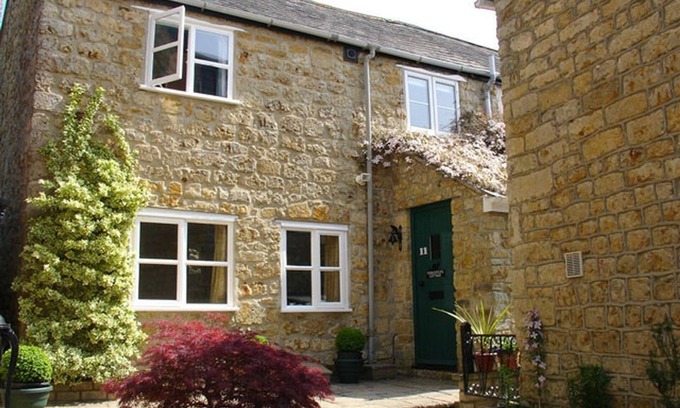 Beaminster Cottage | FIDDLESTICKS COTTAGE, pet friendly in Beaminster