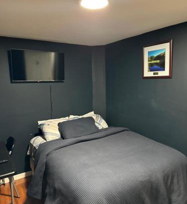 Irvington House | Fidelia Crystal Room, Queen Bed minutes from Newark Liberty International Airport and Newark Penn Station