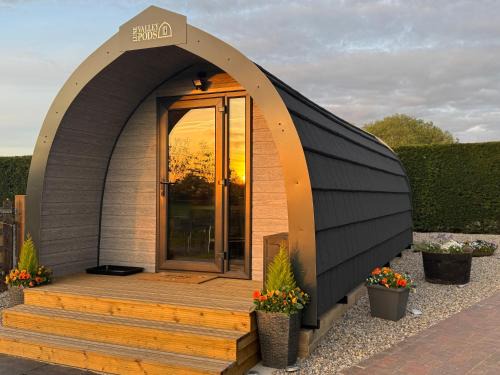 Skipwith Cabin | Field House Farm - Owl Lodge or Honey Pod - countryside stay near York