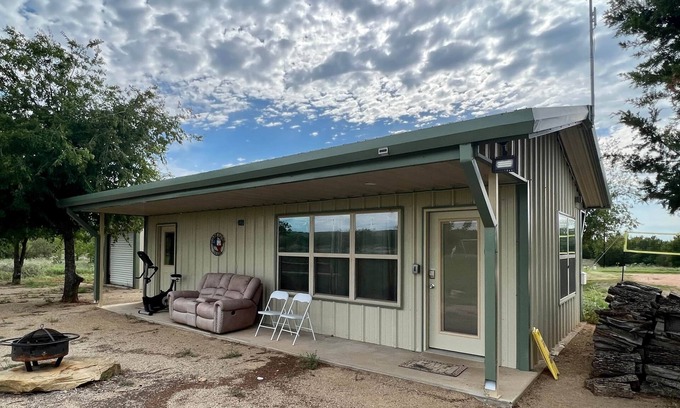Graham Cabin | Field House on Lake Godstone