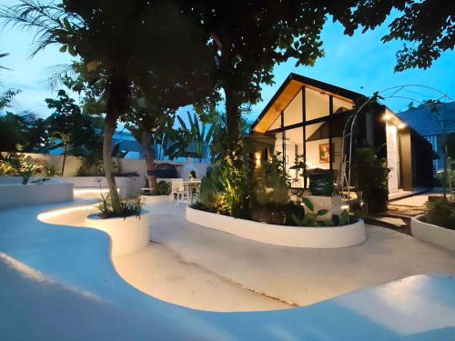 Rim Nuea Bed & Breakfast | Fieldlight & Pool Villa with Garden & Tub云上稻影