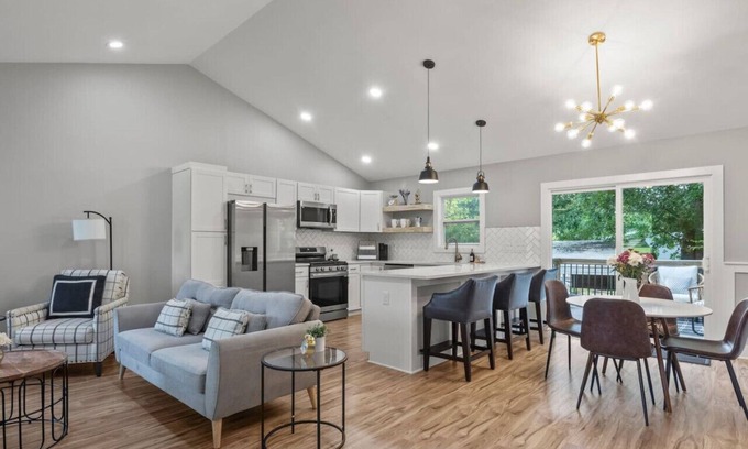 Angier House | Fieldview Retreat, Sleeps 7!