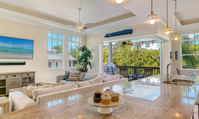 Siesta Key House | Fiesta Playa | Luxury Home on Siesta Ke, 2 Minute Walk to Crescent Beach!