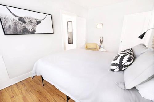 Lower Greenville Apartment | FIFA Ready The Explorer's Hearth Lower-Greenville Ave Area