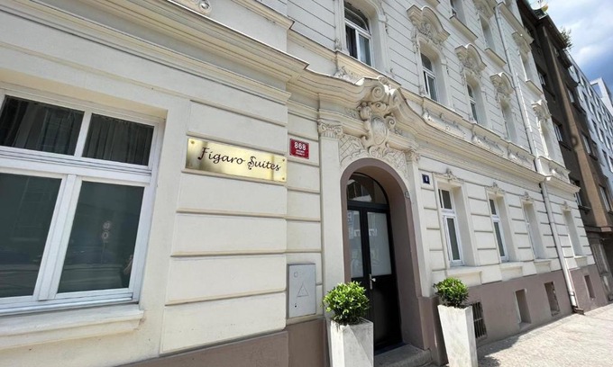 Smichov Apartment | Figaro Suites
