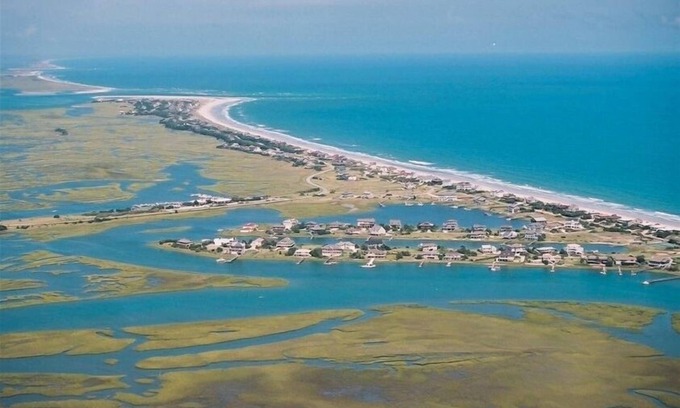 Wilmington House | Figure Eight Island/Gorgeous Sunsets Overlooking Sound With Deep Water Dock