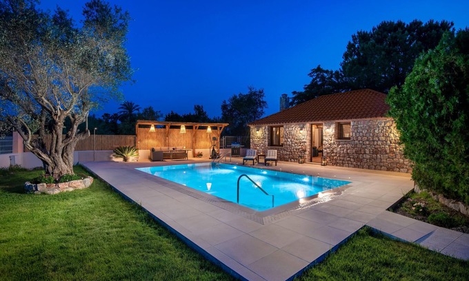 Pastida Villa | Filerolia Stone House