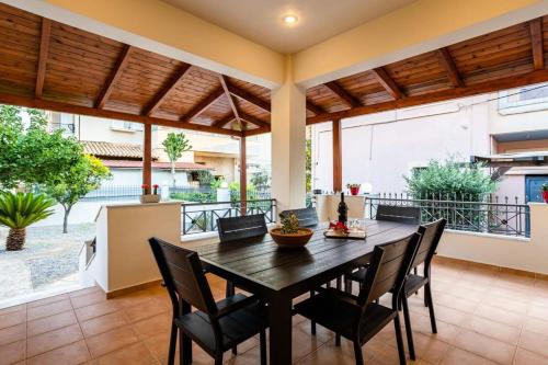 Filiatra House | Filiatra Downtown Cozy Retreat - Homely Vibes