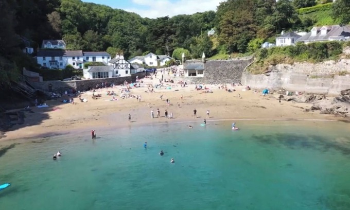 Fowey House | Fimbarr's Reach, a beautiful Fowey villa house with far reaching river views