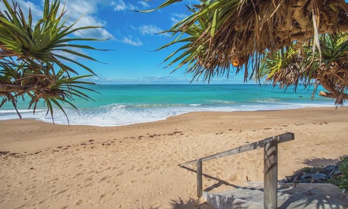 Sapphire Beach Apartment | Fin's at Sapphire Beach 'Dolphin' apartment - absolute beachfront!