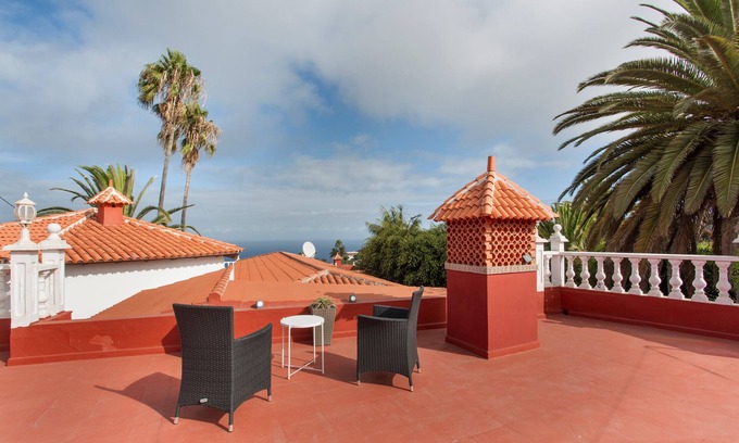 La Mancha House | 'Finca Tropical Icod' with Sea Views, Private Terrace and Wi-Fi
