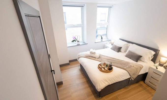 West Finchley Apartment | Finchley 2B/2B Fast Wi-Fi Bus 2min