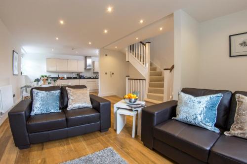Finchley Church End Apartment | Finchley Central Luxury 3 bed triplex loft style apartment