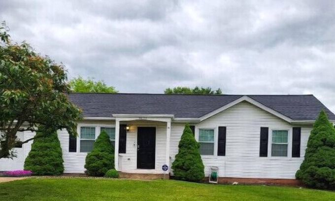 Manassas Apartment | Find Your Dream Home: Unique and Convenient 2-Story House!