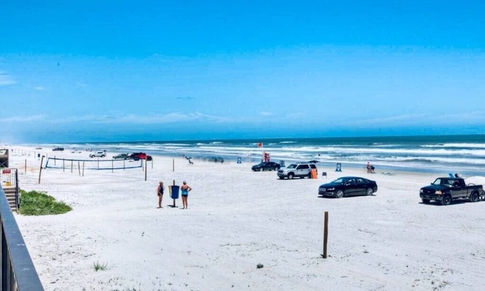 Daytona Beach Shores Condo | Find your beach here!Direct Ocean 2bdr2bath check out reviews! read description