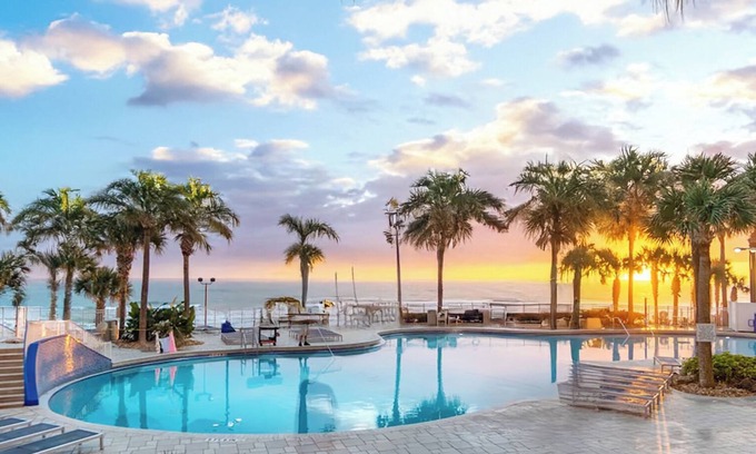 Brush - Stewarts Resort | ๐
๐ข๐ง๐๐ข๐ง๐ ๐๐๐ข๐ฅ๐ข-Beachfront Fun @Ocean Walk Resort+Amenities. 2BR Suite