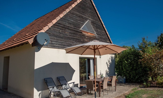 Lacapelle-Marival House | Fine holiday home on holiday park with swimming pool